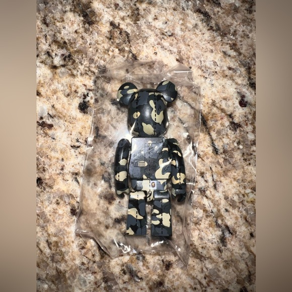 Bape Bearbrick - Picture 7 of 8